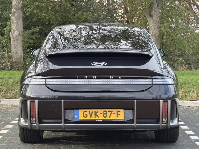 Hyundai IONIQ 6 Lounge 77.4 kWh | Lichte lederen bekleding | Warmtepomp & V2L | Geïntegreerde navigatie | Apple Carplay & Android Auto | Adaptieve Cruisecontrol | Camera | Warmtepomp | Stoel & stuur verwarming | Premium audio BOSE |