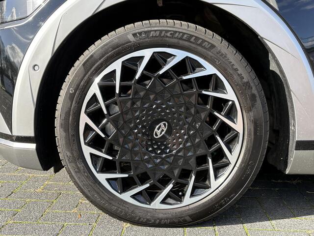 Hyundai IONIQ 5 Lounge AWD 77.4 kWh | Panoramadak | Lederen bekleding & memory functie | Warmtepomp & V2L | Geïntegreerde navigatie | Apple Carplay & Android Auto | Adaptieve Cruisecontrol | Camera | Warmtepomp | Stoel & stuur verwarming | Premium audio BOSE |