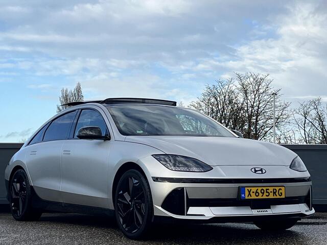 Hyundai IONIQ 6 First Edition AWD 77.4 kWh 325PK | Panorama schuifkanteldak | 800 V snellaadsysteem 10-80% in ca. 18 minuten | 20? lichtmetalen velgen & matzwarte designaccenten | BOSE premium audiosysteem | Premium interieur |