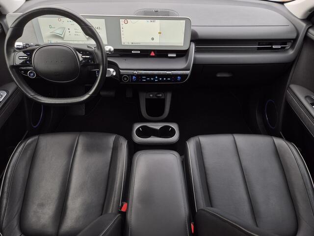 Hyundai IONIQ 5 Lounge 73kWh Automaat / Accu SOH 100% / Fabrieksgarantie tot 10-2026 / Dealer onderhouden / Panoramadak / WLTP 451 km / Afn. trekhaak 1.600 kg / Elektrische klep en stoelen / Stuur-, stoel- en achterbankverwarming /