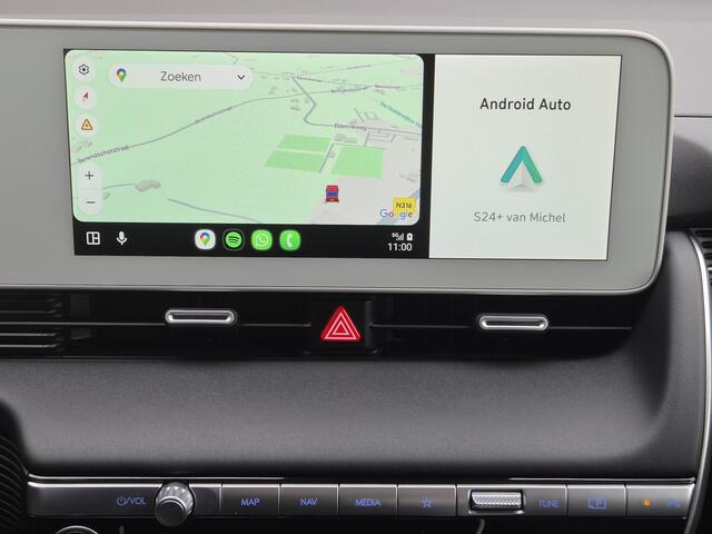 Hyundai IONIQ 5 Lounge 73kWh Automaat / Accu SOH 100% / Fabrieksgarantie tot 11-2026 / Dealer onderhouden / Trekhaak aneembaar / WLTP 451 km / CCS snelladen / Warmtepomp / Stuur-, Stoel en Achterbank verwarming / Adaptief CC /