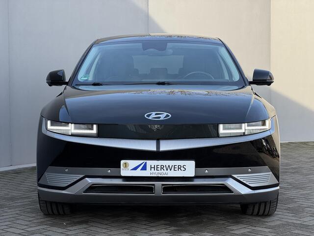 Hyundai IONIQ 5 Lounge 73kWh / Accu SOH 99.8% / Fabrieksgarantie tot 10-2026 / Dealer onderhouden / WLTP 451 km / CCS snelladen / Warmtepomp / Stuur-, Stoel en Achterbank verwarming / Adaptief CC /