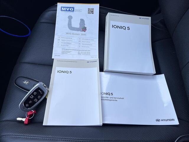 Hyundai IONIQ 5 Lounge 73kWh Automaat / Fabrieksgarantie tot 11-2026* / Batterij 8 jaar garantie / Accu SoH 100% / Afn. trekhaak 1.600 kg / HUD / Camera 360° / Stoelventilatie / Stuur-, stoel- en achterbankverwarming / Adapt. CC / 20"LM wielen / Winterwielen set gebrui