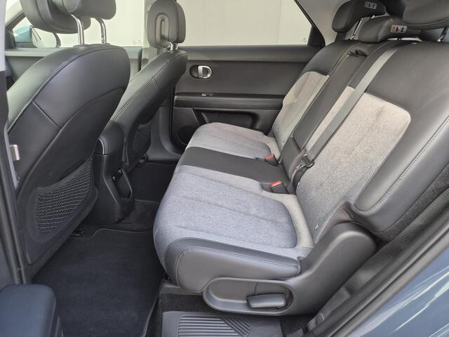 Hyundai IONIQ 5 Connect 73kWh Automaat / Fabrieksgarantie tot 07-2027 / 8 jaar Batterijgarantie / 20" Lounge Wielen / Apple Carplay Android Auto / WLTP bereik 451 km / Trekgewicht 1600 kg / Stuur-, Stoel en Achterbankverwarming / Adaptief CC / Elektrische achterklep /