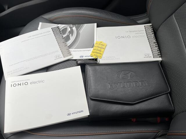 Hyundai IONIQ Premium EV / Accu SOH 100% / 100 % Dealeronderhouden / Achterstoelen verwarmd /