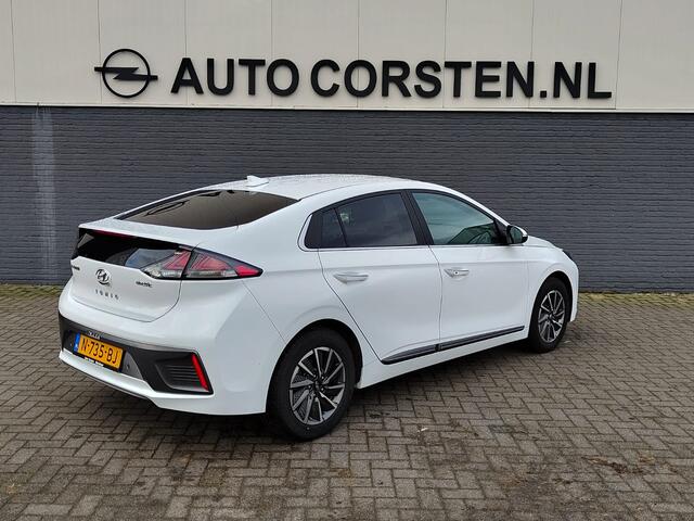 Hyundai IONIQ Comfort EV 40kWh SOH 99.7% !! NWE MODEL Warmtepomp Navi Ecc Camera Adap.Cruise Stoelverwarming Pdc Apple Carplay/Android Auto Lane Assist Isofix Keyless Led I-key Regensensor Rijstrooksensor Origineel Nederlandse Auto