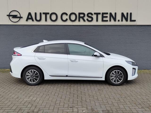 Hyundai IONIQ Comfort EV 40kWh SOH 99.7% !! NWE MODEL Warmtepomp Navi Ecc Camera Adap.Cruise Stoelverwarming Pdc Apple Carplay/Android Auto Lane Assist Isofix Keyless Led I-key Regensensor Rijstrooksensor Origineel Nederlandse Auto