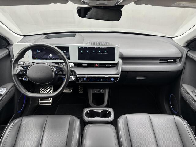 Hyundai IONIQ 5 Lounge 73kWh Automaat / 1.600 kg trekgewicht / 8 jaar Batterijgarantie / Accu SoH 100 % / CCS snelladen / Warmtepomp / HUD / Camera 360° / Leder / Elektrische stoelen & klep / Navigatie / Stuur-, stoel- & achterbankverwarming / 20" LM wielen /