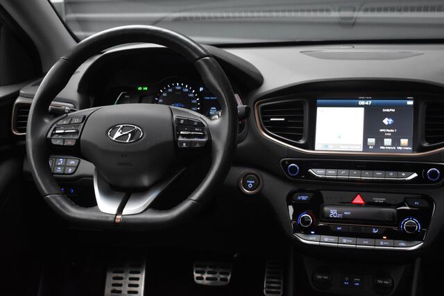 Hyundai IONIQ Premium EV | Schuif/kanteldak | Adaptive cruise control | Lederen Bekleding | Stoelverwarming V+A | Stoelventilatie |