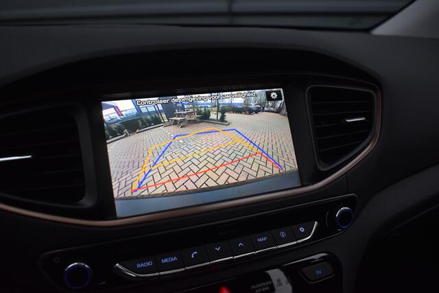 Hyundai IONIQ Premium EV | Schuif/kanteldak | Adaptive cruise control | Lederen Bekleding | Stoelverwarming V+A | Stoelventilatie |