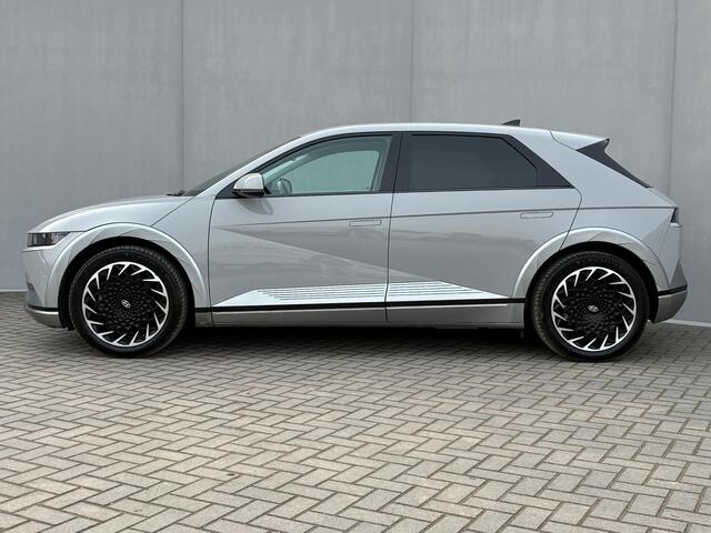 Hyundai IONIQ 5 Connect 73kWh Automaat / Fabrieksgarantie t/m 12-2026 / SOH 100% / Dealer onderhouden / Warmtepomp / Apple Carplay/Android auto / Stoel-/Stuurverwarming / Adaptieve Cruise Control / Navigatie / Elektrische Achterklep / 20" Lounge LM wielen /