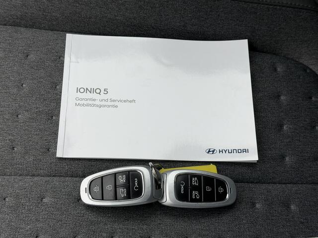 Hyundai IONIQ 5 Connect 73kWh Automaat / Fabrieksgarantie tot 08-2027 / Dealer onderhouden / 8 Jaar Batterij Garantie / Camera / Apple Carplay & Android Auto / Warmtepomp / Achterbank Verwarming / Stoel & Stuurwiel Verwarming / ACC Cruise / Dodehoek / Elektr. Stoelen /