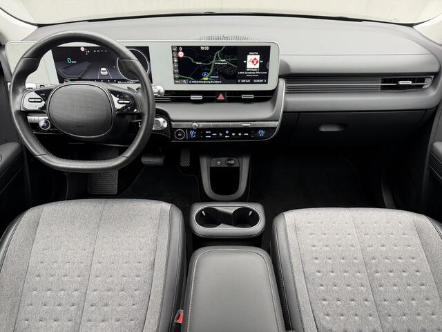 Hyundai IONIQ 5 Connect 73kWh Automaat / Afneembare Trekhaak 1600 Kg / SOH 98% / Dealer onderhouden / Fabrieksgarantie tot 12-2026 / 8 Jaar Batterij Garantie / Warmtepomp / Camera / Navigatie / Stoel en Stuurwiel Verwarming / Achterbank Verwarming / Elektr. Achterkle