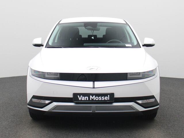 Hyundai IONIQ 5 77.4kWh Core 230Pk | Navigatie | Apple & Android Carplay | Trekhaak Afneembaar | Climate Control | Parkeersensoren Voor & Achter | Achteruitrijcamera | Stoelverwarming | Adaptieve Cruise Control |