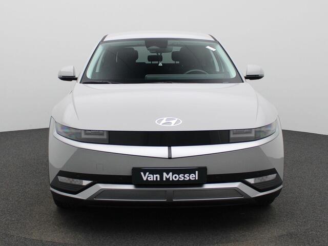 Hyundai IONIQ 5 Core Elektr. bed. achterklep| Climate Control / ECC | Licht metalen velgen 19 inch | Cruise control | Navigatie | Elektrisch verst. stoelen | Stoelverwarming | LED koplampen | Park Distance Control voor en achter | Achteruitrijcamera |