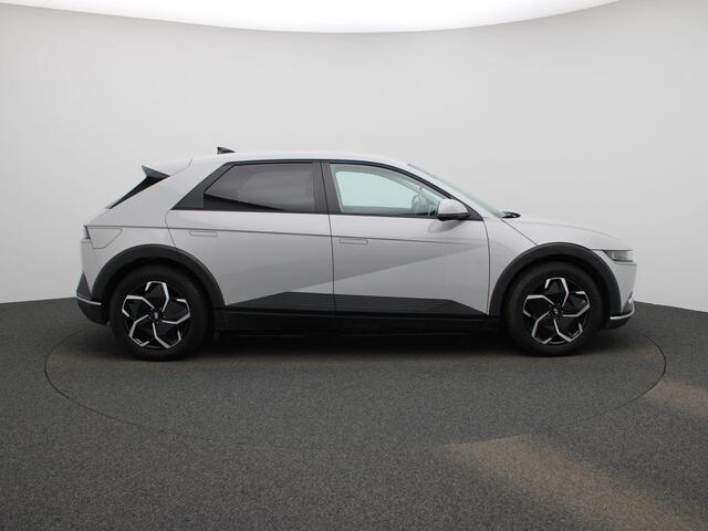 Hyundai IONIQ 5 Core Elektr. bed. achterklep| Climate Control / ECC | Licht metalen velgen 19 inch | Cruise control | Navigatie | Elektrisch verst. stoelen | Stoelverwarming | LED koplampen | Park Distance Control voor en achter | Achteruitrijcamera |