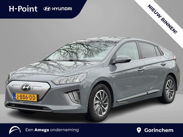 Hyundai IONIQ Comfort EV 38kWh 136pk | AFNEEMBARE TREKHAAK VOOR FIETSENDRAGER | PARKEERSENSOREN | ACHTERUITRIJCAMERA | VERWARMBARE VOORSTOELEN | IINGEBEOUWD NAVIGATIE SYSTEEM | APPLE CARPLAY & ANDROID AUTO |