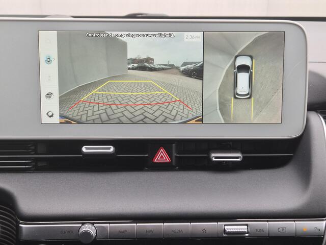 Hyundai IONIQ 5 Lounge 73kWh Automaat / 8 jaar Batterij Garantie / Dealer onderhouden / Fabrieksgarantie to 12-2026 / Accu SOH 100% / WLTP bereik 451 km bereik / CCS Snellader / Warmtepomp / Head Up Display / Trekgewicht 1600 kg / Elektrische achterklep / Stuur-, Stoe