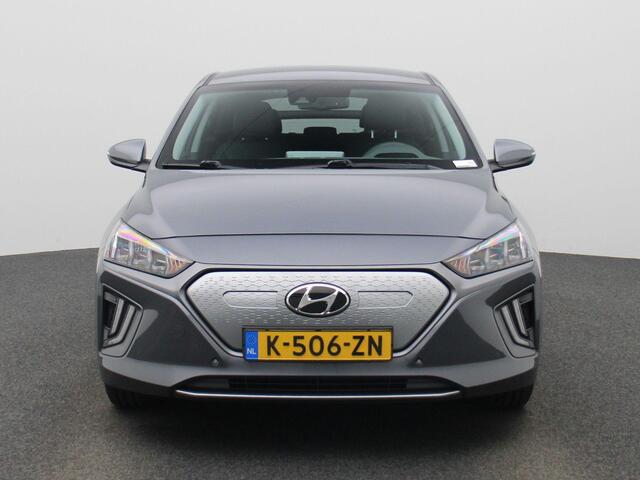 Hyundai IONIQ Premium EV 38 kWh |Climate Control / ECC | Licht metalen velgen 16 inch | Cruise control |Navigatie | Lederen bekleding zwart | Elektrisch verst. stoelen | Stoelverwarming | LED koplampen | Park Distance Control voor en achter | Achteruitrijcamera |