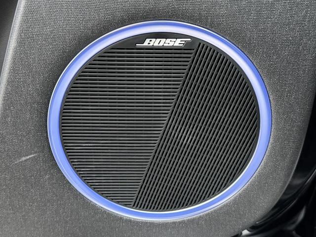 Hyundai IONIQ 5 Lounge AWD 77.4 kWh 325Pk Automaat / SOH 98% / Afn. Trekhaak / Dealer onderhouden / Fabrieksgarantie tot 11-2027 / 8 Jaar Batterij Garantie / Warmtepomp / HUD / 360 Camera / BOSE / Navigatie / Adaptieve Cruise / Elektr. Stoelen / Elektr. Achterklep / St