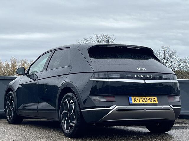 Hyundai IONIQ 5 Connect 77.4kWh 228pk | LONG RANGE ACCU | WARMTEPOMP | FABRIEKSGARANTIE TOT 07-2029 | LAGE KM-STAND! | LUXE BEKLEDING |