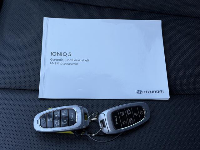 Hyundai IONIQ 5 Lounge AWD 73kWh Automaat / Trekhaak / SOH 100% / Dealer onderhouden / Fabrieksgarantie tot 12-2026 / Warmtepomp / 8 Jaar Batterij Garantie / HUD / 360 Camera / BOSE / Elektr. Stoelen met Memory Functie / Lederen Bekleding / Stoel Verwarming / Stuurwiel
