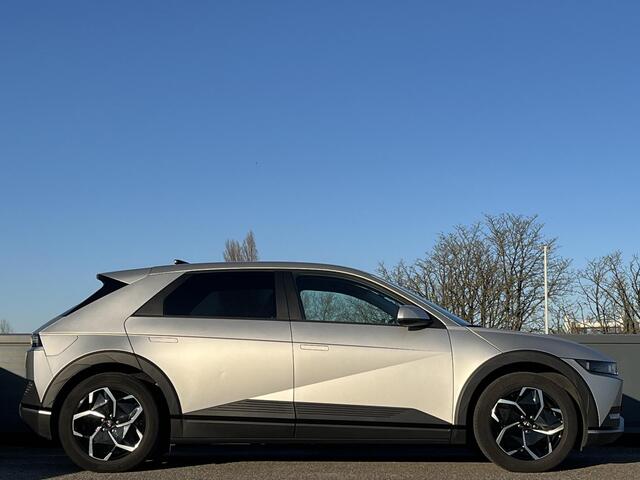 Hyundai IONIQ 5 Connect 58kWh 170pk | WEGKLAPBARE TREKHAAK | ELEKTRISCH VERSTELBARE LUXE BEKLEDING | ACHTERKLEP ELEKTRISCH | ADAPTIEVE CRUISECONTROL | MULTIMEDIA & NAVIGATIESYSTEEM |