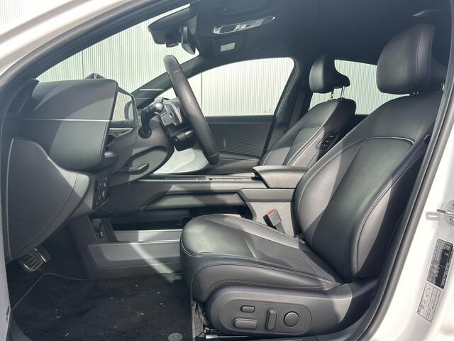 Hyundai IONIQ 6 Lounge 77.4 kWh / SOH 100% / Origineel NL Auto / 02-2030 Fabrieksgarantie / Stoel-, Stuur en Achterbankverwarming / Elektrische Stoelen / Stoelgeheugen / 360 Camera / Warmtepomp / Dodehoek Camera / HUD Display / Full Option /