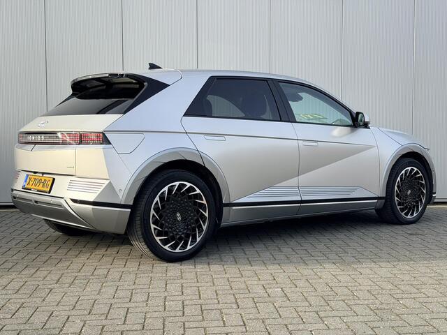 Hyundai IONIQ 5 Lounge AWD 77.4 kWh Automaat / 1e Eigenaar / Zwart Leder / Stoelverkoeling / Stoelverwarming Voor + Achter / Stuurverwarming / Dynamische Navigatie / HUD / 360 Camera / NL Auto /