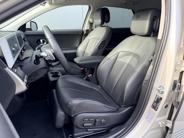 Hyundai IONIQ 5 Lounge AWD 77.4 kWh Automaat / 1e Eigenaar / Zwart Leder / Stoelverkoeling / Stoelverwarming Voor + Achter / Stuurverwarming / Dynamische Navigatie / HUD / 360 Camera / NL Auto /
