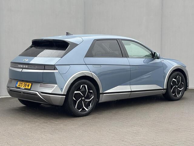 Hyundai IONIQ 5 Lounge 77.4 kWh Automaat 228pk / Accu SOH 100% / Fabrieksgarantie tot 12-2027 / WLTP 507 km / CCS snellader / Head Up Display / warmtepomp / Trekgewicht 1600 kg / Stuur-, Stoel & Achterbank verwarming / 8 jaar Batterij Garantie /