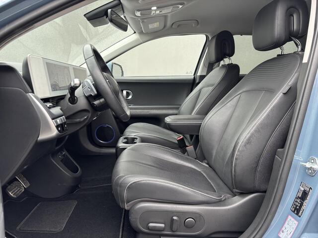 Hyundai IONIQ 5 Lounge 77.4 kWh Automaat 228pk / Accu SOH 100% / Fabrieksgarantie tot 12-2027 / WLTP 507 km / CCS snellader / Head Up Display / warmtepomp / Trekgewicht 1600 kg / Stuur-, Stoel & Achterbank verwarming / 8 jaar Batterij Garantie /