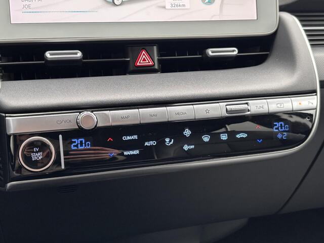 Hyundai IONIQ 5 Lounge 77.4 kWh Automaat 228pk / Accu SOH 100% / Fabrieksgarantie tot 12-2027 / WLTP 507 km / CCS snellader / Head Up Display / warmtepomp / Trekgewicht 1600 kg / Stuur-, Stoel & Achterbank verwarming / 8 jaar Batterij Garantie /