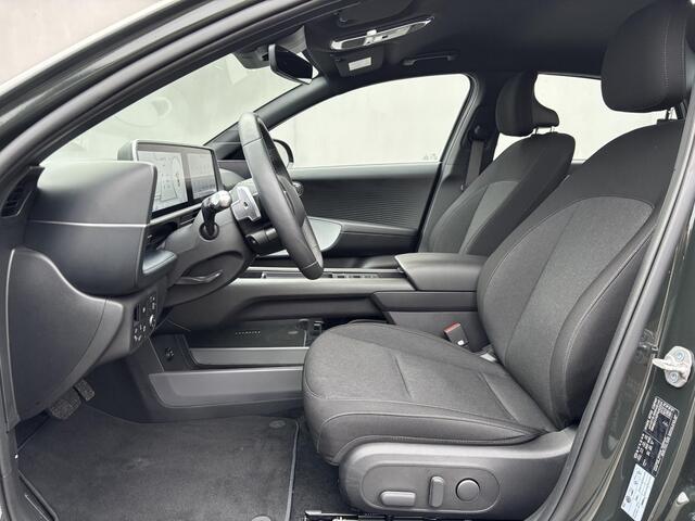 Hyundai IONIQ 6 Connect 77.4 kWh Automaat / Warmtepomp / SOH 100% / Fabrieksgarantie tot 1-2030 / 8 Jaar Batterij Garantie / Camera / 1.500 KG Trekgewicht / Adaptieve Cruise / Stoel, Stuur & achterbank Verwarming / Dodehoek / Apple carplay/Android auto /