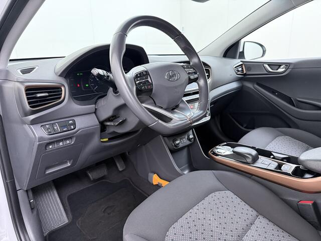 Hyundai IONIQ EV SOH 99,5% Navi Ecc Adap.Cruise Camera Comfort Android Auto Apple Carplay Infinity®-Hifi Isofix Bluetooth DAB VESS Lane Assist Regen-Licht sensor Origineel Nederlandse Auto Laatste Grote beurt bij 124.230km uitgev.