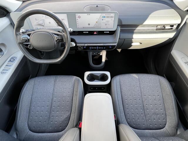 Hyundai IONIQ 5 Connect 77.4 kWh Automaat / Dealer onderhouden / Accu SoH 100% / 1.600 kg afn. trekhaak / Batterijgarantie 8 jaar / Warmtepomp / CCS snel laden / Navigatie / Apple Carplay Android / Stuur-, stoel- & achterbankverwarming / 19" LM wielen & All Season band