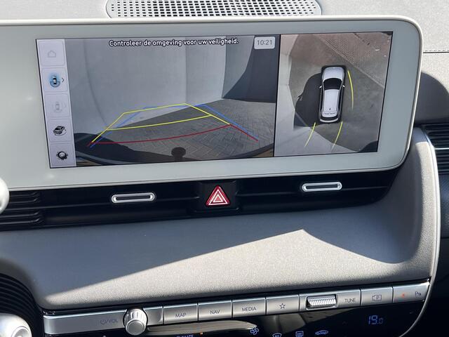 Hyundai IONIQ 5 Connect 77.4 kWh Automaat / Dealer onderhouden / Accu SoH 100% / 1.600 kg afn. trekhaak / Batterijgarantie 8 jaar / Warmtepomp / CCS snel laden / Navigatie / Apple Carplay Android / Stuur-, stoel- & achterbankverwarming / 19" LM wielen & All Season band