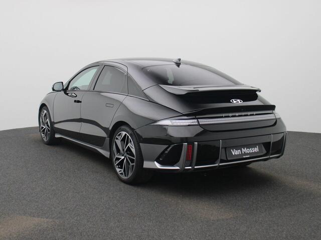 Hyundai IONIQ 6 77,4 kWh Balance | Verwarmd stuurwiel | Verwarmde achterbank | Zwarte binnenhemel | Geventileerde voorstoelen | Bestuurdersstoel met geheugen | Bose speakersysteem | Privacy glass | Head up display | Climate Control / ECC | Licht metalen velgen 19 inch 