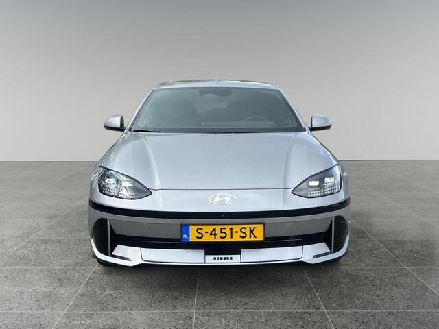 Hyundai IONIQ 6 Lounge 77.4 kWh 228pk | LEDEREN BEKLEDING | 800V ULTRA SNELLADEN | ELEK. VERSTELBARE STOELEN | MEMORY FUNCTIE | 360 GRADEN CAMERA | APPLE CARPLAY & ANDROID AUTO | ADAPTIEVE CRUISE CONTROL | STOEL- & STUURVERWARMING |