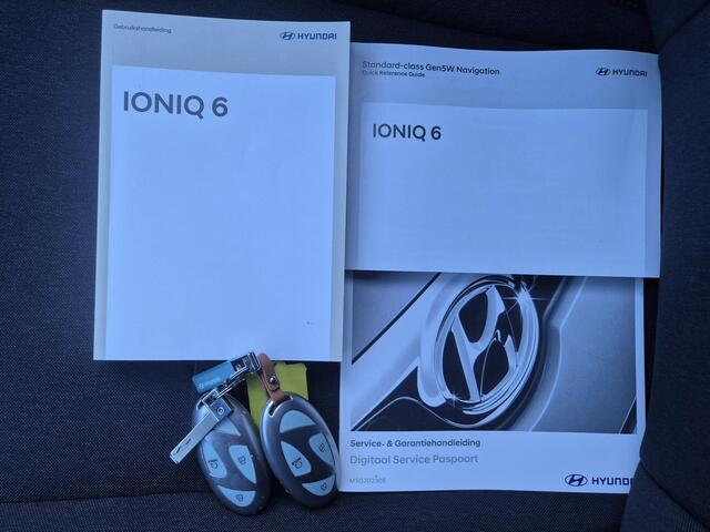 Hyundai IONIQ 6 Style 53 kWh Automaat / Accu SOH 100% / Trekhaak Afneembaar / Dealeronderhouden / CCS snellader / Elektrische achterklep / Achteruitrijcamera / Adaptief cruise control / Apple Carplay Android Auto /