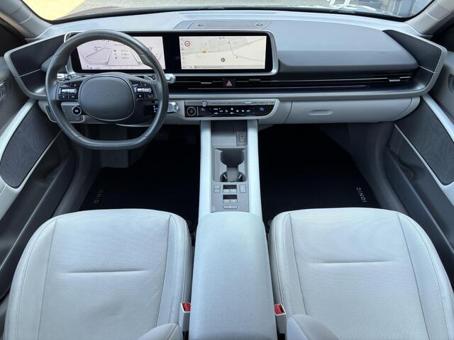 Hyundai IONIQ 6 Connect 77.4 kWh / SOH 100% / Fabrieksgarantie tot 11-2028 / CCS snellader / All season banden / Elektrisch verstelbare stoel / Stuur-, Stoel & Achterbankverwarming / warmtepomp / Trekgewicht 1500 kg / Keyless Entry/Start /