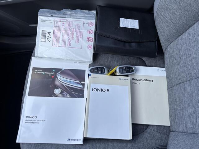 Hyundai IONIQ 5 Connect 77.4 kWh / SOH 100 % / Fabrieksgarantie tot 03-2028 / 8 Jaar Batterij Garantie / Dealer onderhouden / 1.600 kg trekgewicht / Warmtepomp / CCS snel laden / Elektrische stoel / Stuur- en stoelverwarming / Apple Carplay Android / 19"LM wielen / Dod