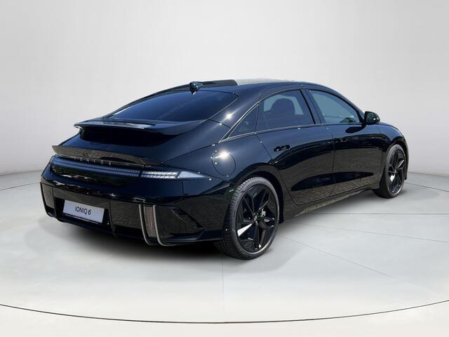 Hyundai IONIQ 6 Business 77.4 kWh | Apple Carplay / Android Auto | Stoel & Stuur Verwarming | Camera | LED-Verlichting | Lichtmetaal | Elektrische Kofferklep | Uit Voorraad Leverbaar |