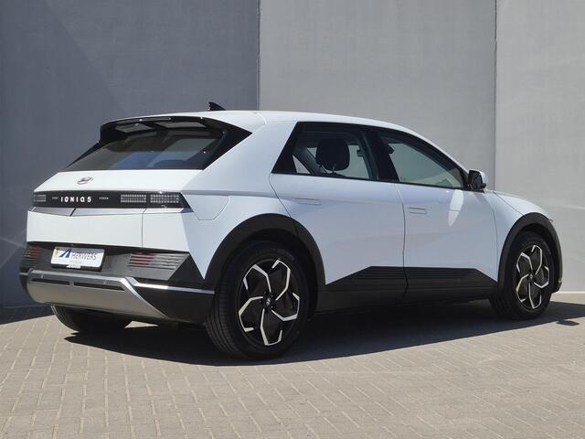 Hyundai IONIQ 5 Connect 77.4 kWh / SOH 99,10% / Fabrieksgarantie tot 02-2028 / Dealer onderhouden / Trekgewicht 1600 kg / Trekhaak afneembaar / CCS snellader / Stuur- & Stoelverwarming / Warmtepomp / Achteruitrijcamera / Adaptief cruise control / Apple Carplay Android 