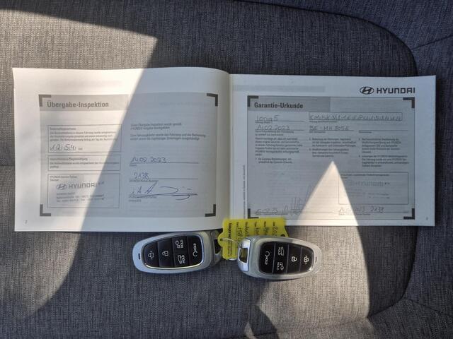 Hyundai IONIQ 5 Connect 77.4 kWh / SOH 99,10% / Fabrieksgarantie tot 02-2028 / Dealer onderhouden / Trekgewicht 1600 kg / Trekhaak afneembaar / CCS snellader / Stuur- & Stoelverwarming / Warmtepomp / Achteruitrijcamera / Adaptief cruise control / Apple Carplay Android 