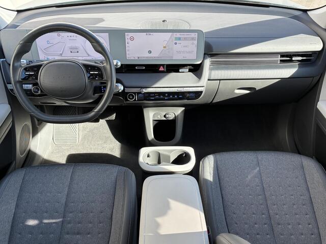 Hyundai IONIQ 5 Connect+ 77.4 kWh / SOH 100% / Fabrieksgarantie tot 03-2028 / Dealer onderhouden / Warmtepomp / CCS snel laden / Elektrische stoelen & klep / LED pakket / Apple Carplay/Android Auto / 19" LM wielen /
