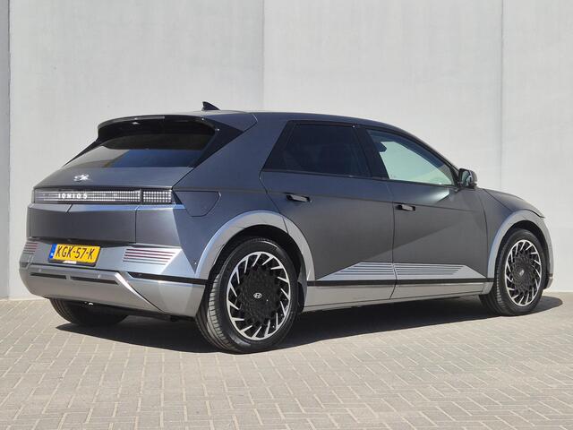 Hyundai IONIQ 5 Lounge 73kWh / SOH 100% / Dealer onderhouden / 1.600 kg trekgewicht / WLTP 451 km / CCS snellader / Warmtepomp / Head Up Display / Panoramadak / Bose Audio Systeem / Elektrische achterklep / Stuur- Stoel & Achterbank verwarming / Rondomzicht camera /