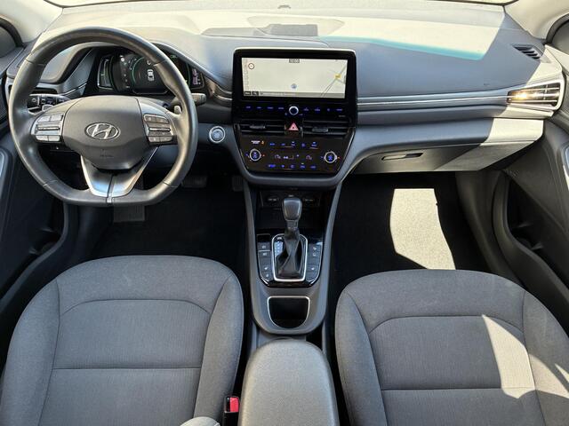 Hyundai IONIQ 1.6 GDi Comfort Smart / Fabrieksgarantie t/m 4-2027 / Dealer onderhouden / Stoel-/Stuurverwarming / Apple Carplay/Android Auto / Navigatie /