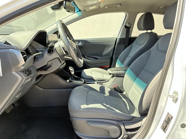 Hyundai IONIQ 1.6 GDi Comfort Smart / Fabrieksgarantie t/m 4-2027 / Dealer onderhouden / Stoel-/Stuurverwarming / Apple Carplay/Android Auto / Navigatie /