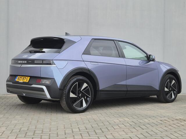 Hyundai IONIQ 5 Connect Limited 84 kWh / 1e Eigenaar / Fabrieksgarantie tot 08-2030 / SOH 100% / All season banden / Trekgewicht 1600 kg / CCS snellader / Elektrische achterklep / Stuur- & Stoelverwarming / Adaptief cruise control / Warmtepomp / Achteruitrijcamera /